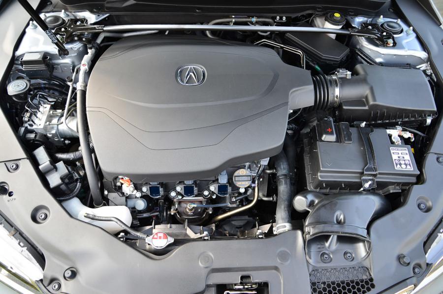 Моторный отсек Acura TLX 3.5L V6 SH-AWD 2015 года  (фото 73 из 91)